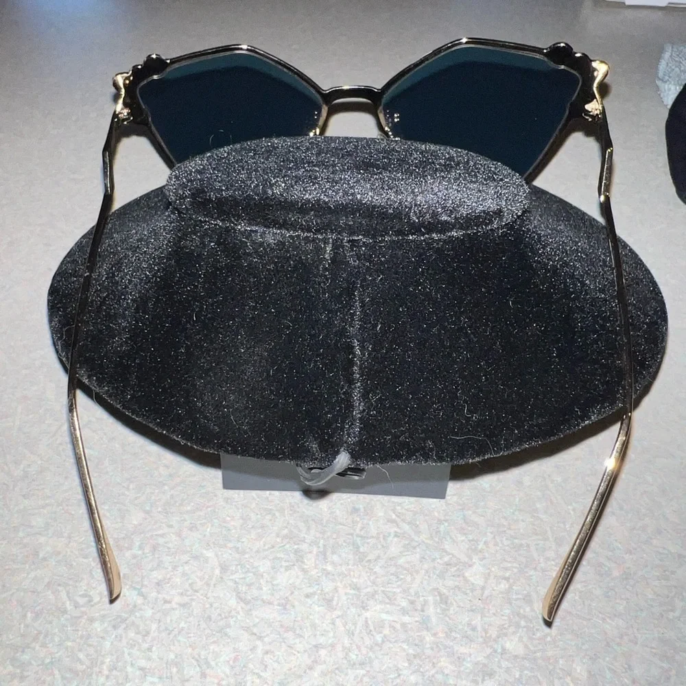 Cleo Nicci sunglasses with pink tint. - Picture 4 of 8